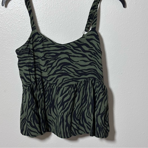 Hollister Women Stripes Green Top‎ size Small - Picture 2 of 7